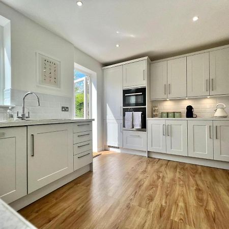 Family Home In Hampshire - Sleeps Up To 9 People With 3 Parking Spaces Winchester Kültér fotó