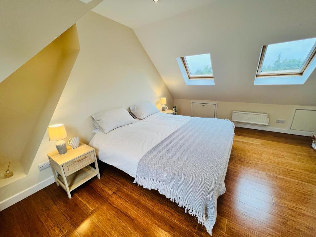 Family Home In Hampshire - Sleeps Up To 9 People With 3 Parking Spaces Winchester Kültér fotó