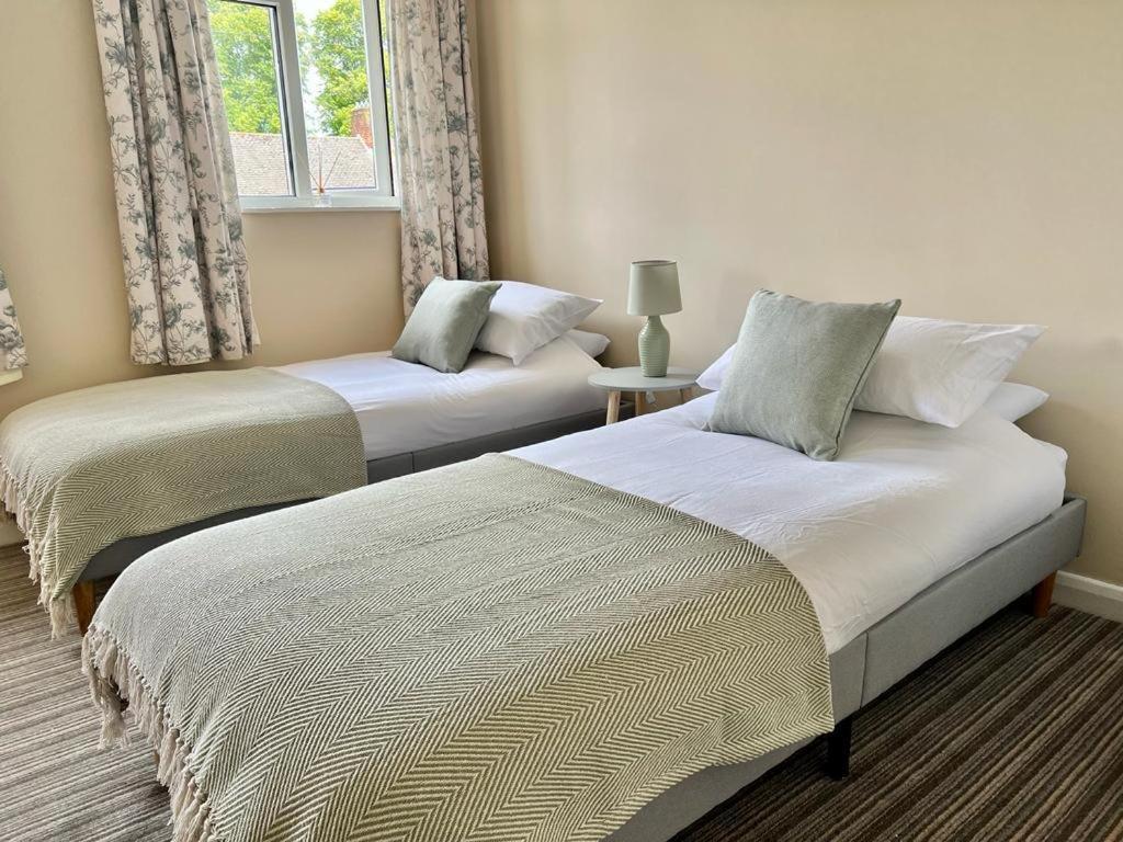 Family Home In Hampshire - Sleeps Up To 9 People With 3 Parking Spaces Winchester Kültér fotó
